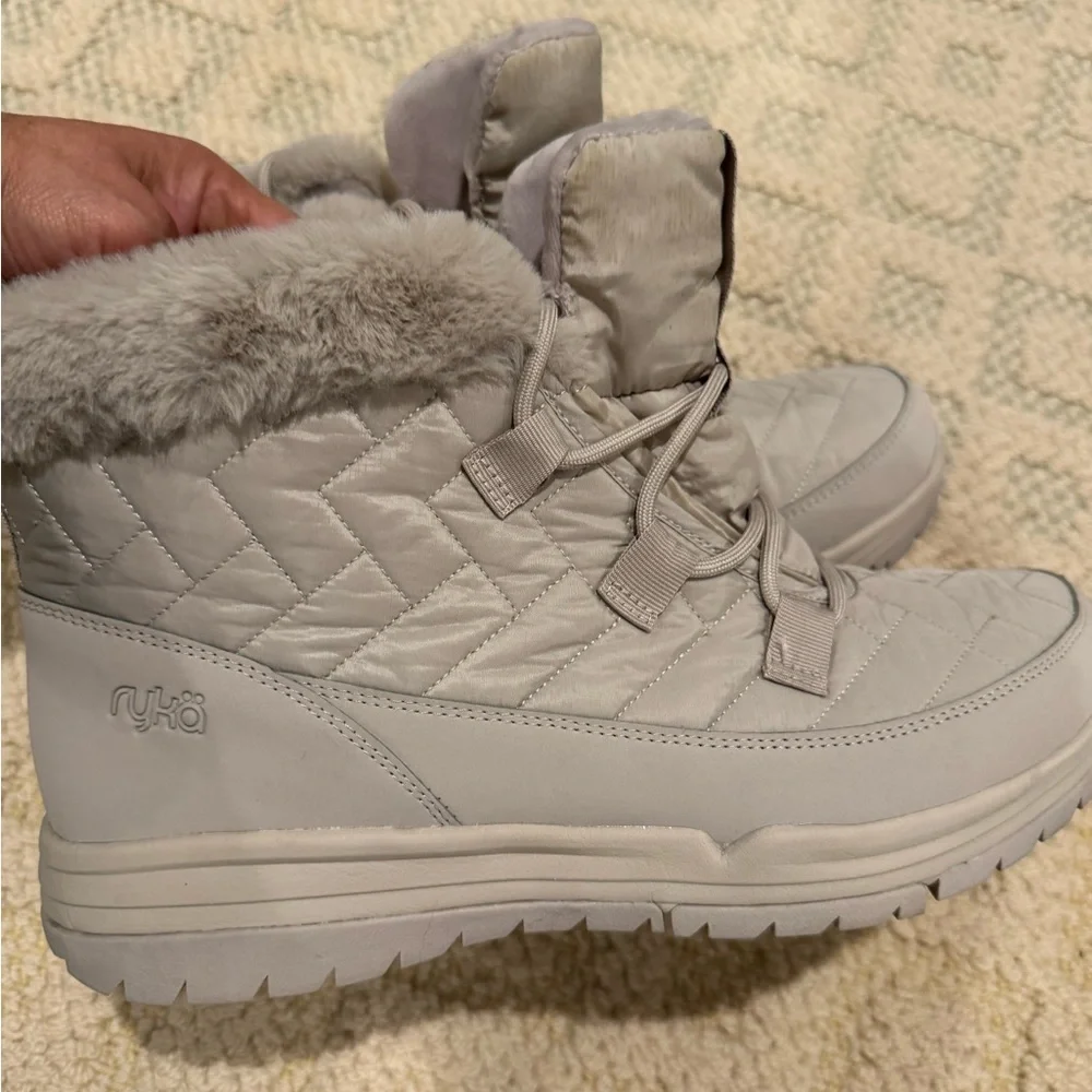 Women's Quilted Fur-Lined Boots size 11. Snow winter snowshoes